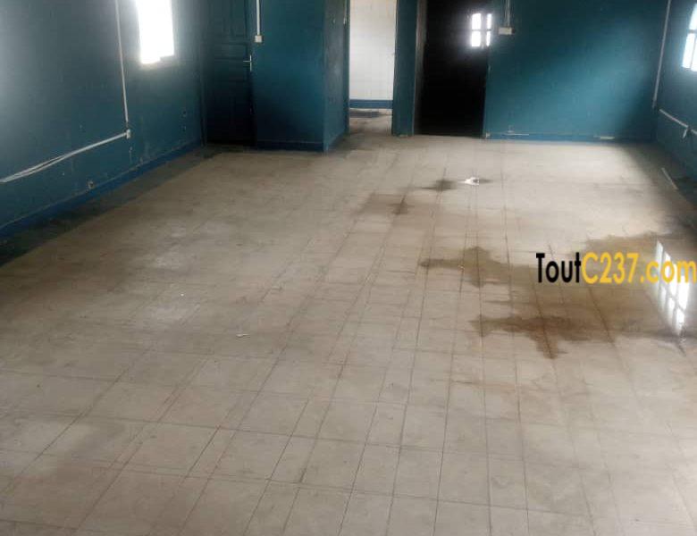Espace commercial à louer à Akwa, Douala