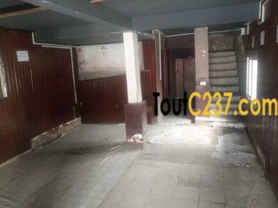Espace commercial à louer à Akwa, Douala