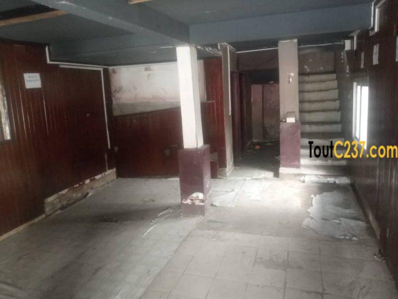 Espace commercial à louer à Akwa, Douala