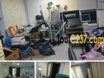 Boutique avec mezzanine à louer à Bonamoussadi