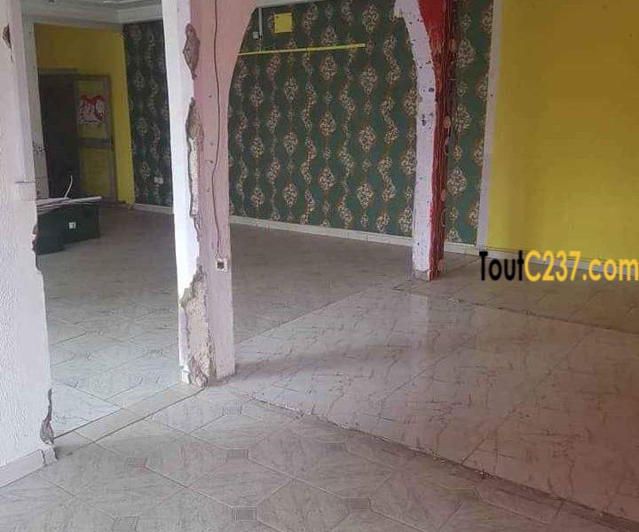Boutique à louer a Bonamoussadi Douala