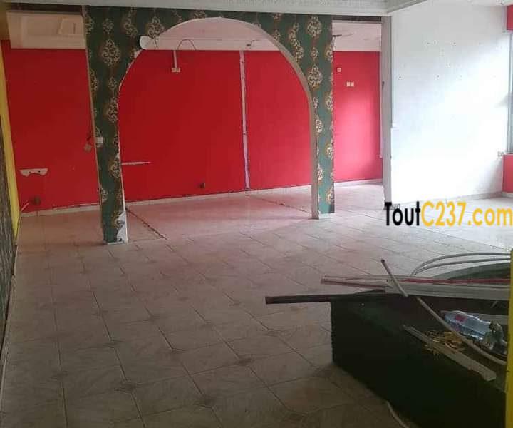 Boutique à louer a Bonamoussadi Douala