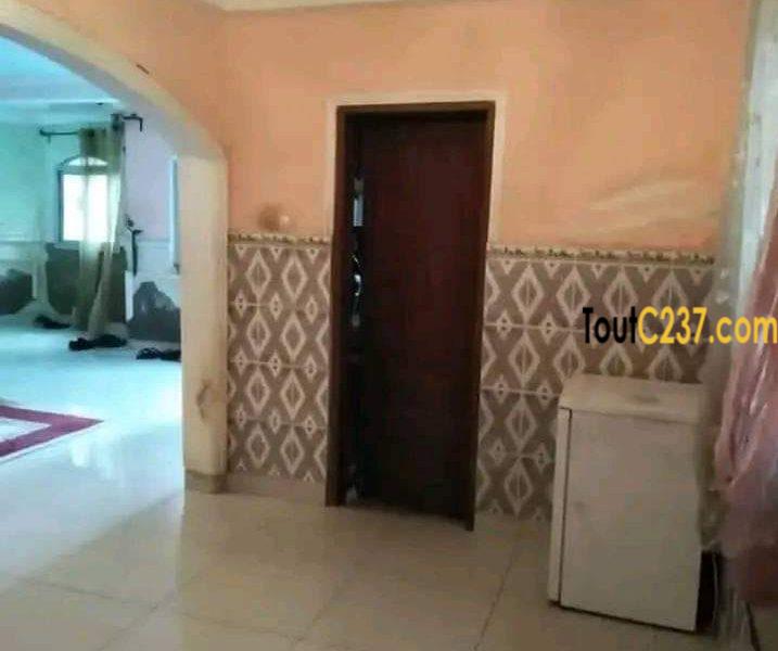 Maison en duplex à louer à Kotto