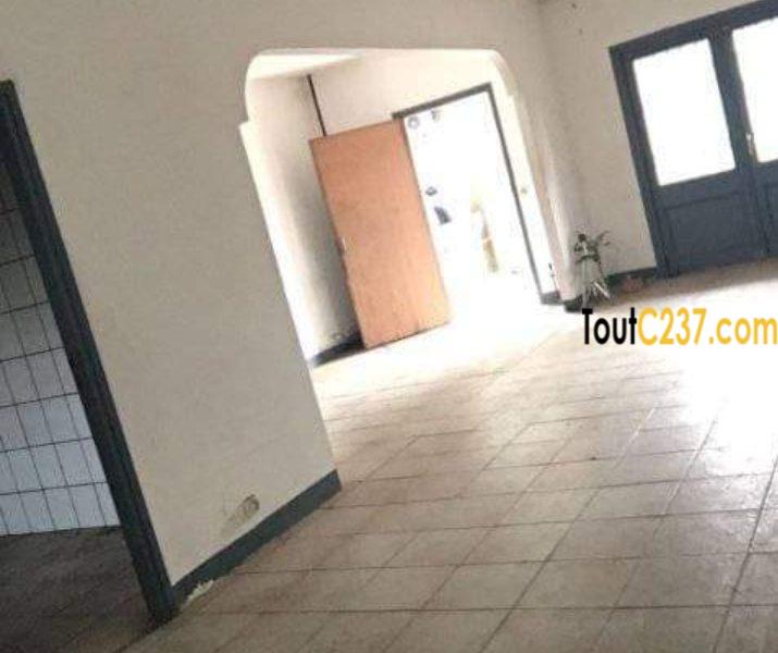 Maison en villa a vendre à Bonamoussadi