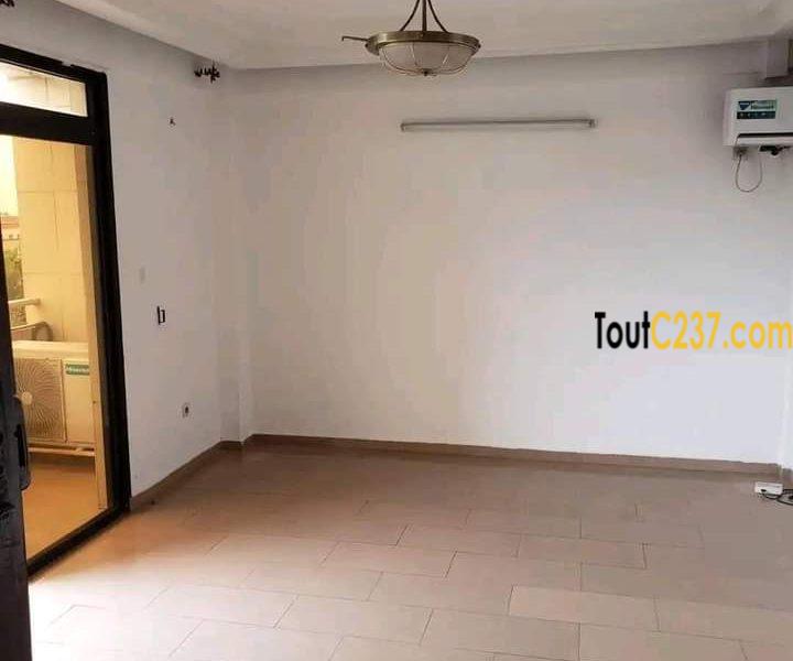 Studio moderne à louer à Bali, Douala