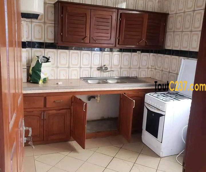 Studio moderne à louer à Bali, Douala