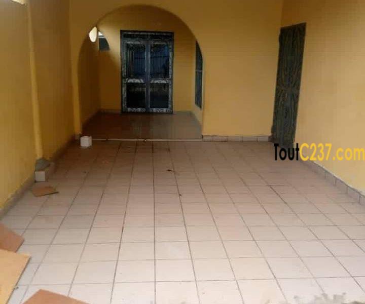 Maison en villa a louer à Makepe