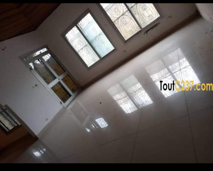 Maison en villa a louer à Makepe