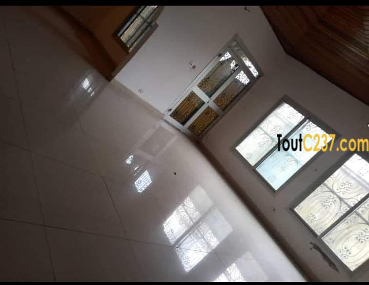 Maison en villa a louer à Makepe