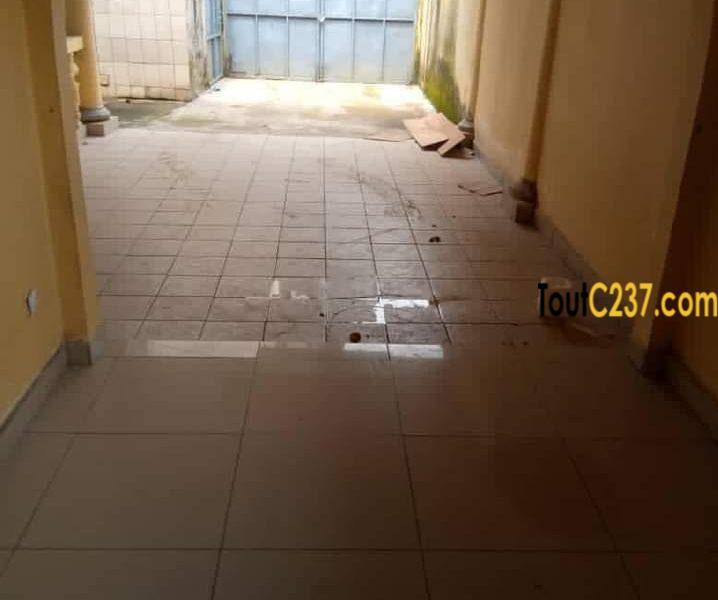 Maison en villa a louer à Makepe
