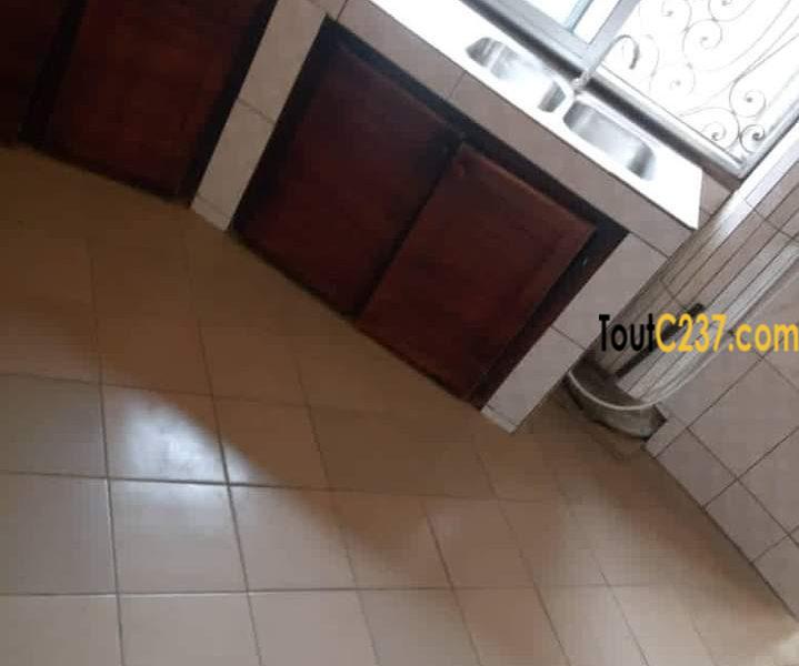 Maison en villa a louer à Makepe
