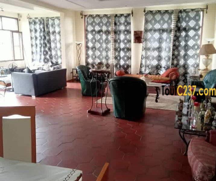 Maison en villa a louer à Bonaberi