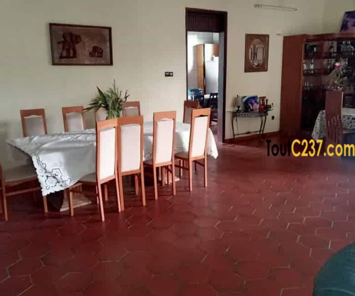 Maison en villa a louer à Bonaberi