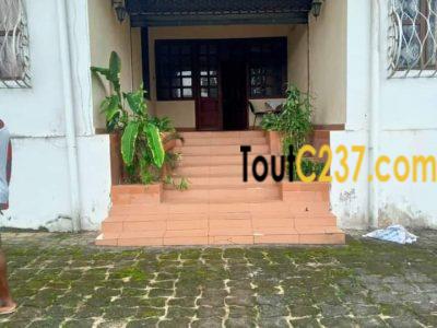 Maison en villa a louer à Bonaberi