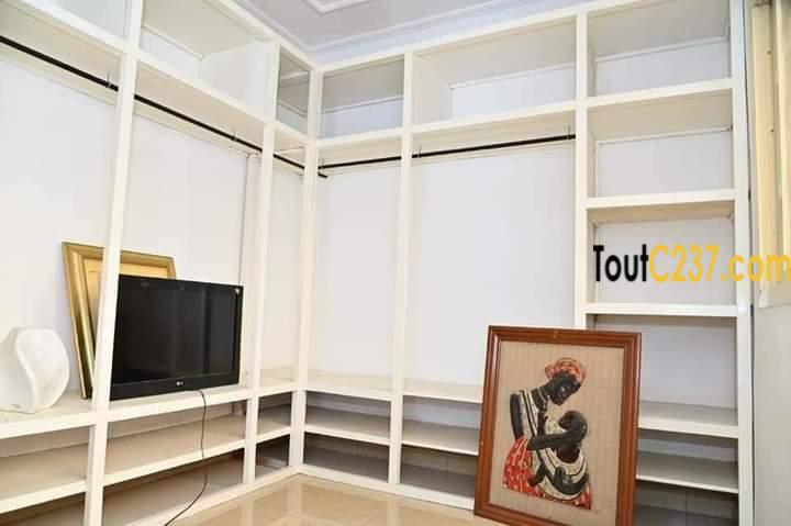 Maison en duplex à louer à Bonapriso