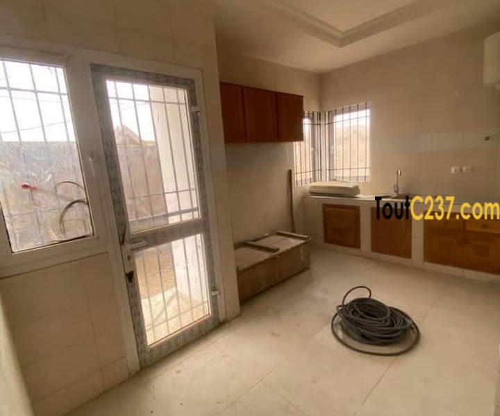 Maison en duplex à louer à Logpom