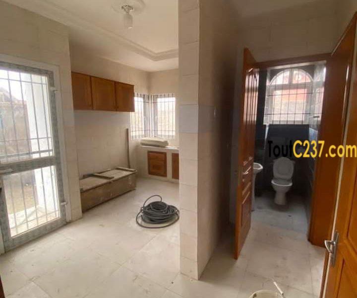 Maison en duplex à louer à Logpom