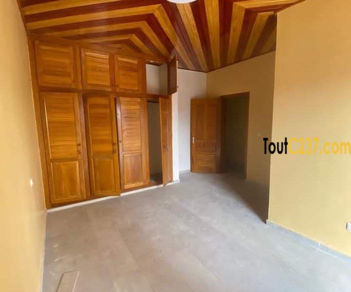 Maison en duplex à louer à Logpom