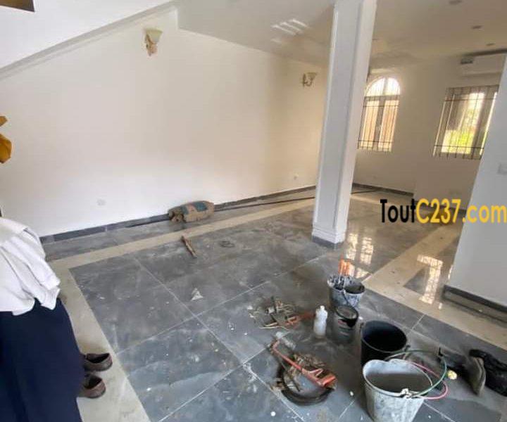 Maison en duplex à louer à Logpom