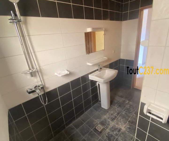 Maison en duplex à louer à Logpom