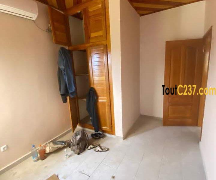 Maison en duplex à louer à Logpom