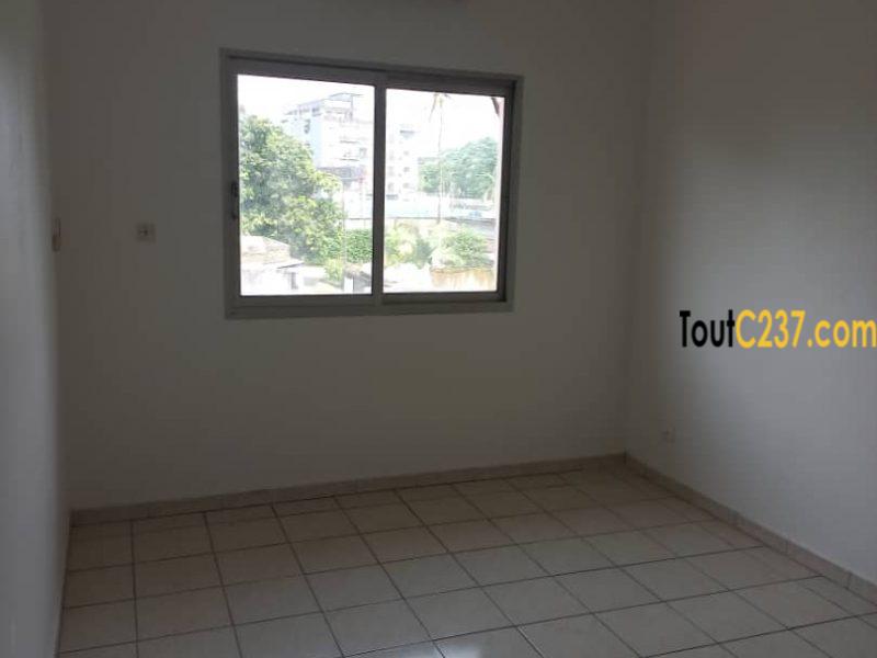 Appartement à louer à Bonapriso, Douala