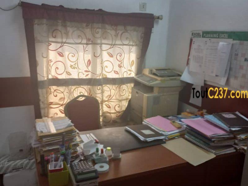 Bureau à louer à Bonapriso, Douala