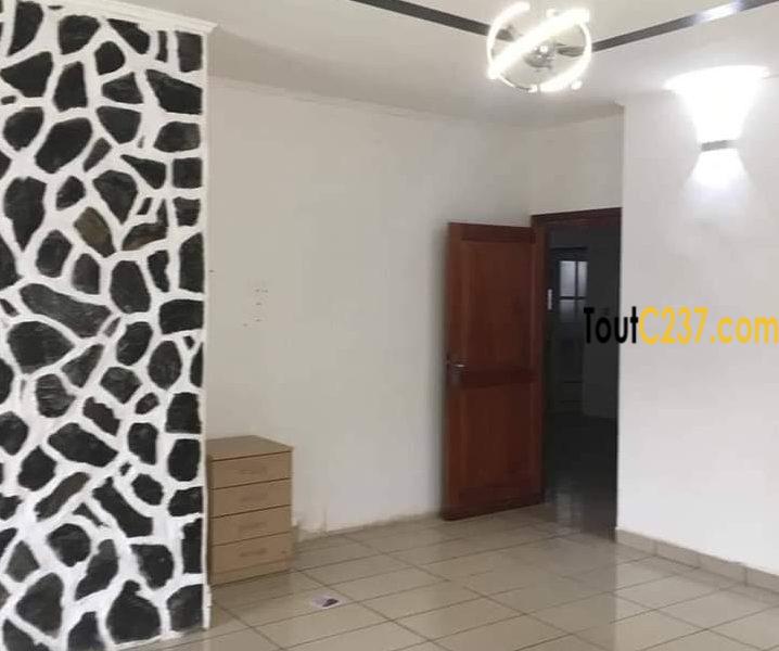 Maison en villa à louer à Bonapriso