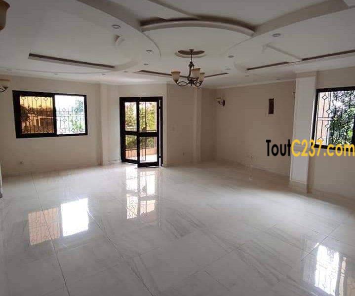 Appartement à Louer à Logpom Douala