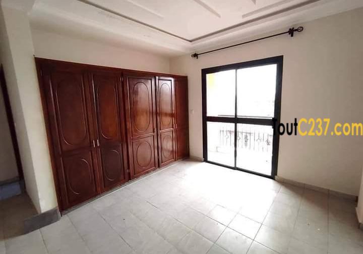 Appartement à Louer à Logpom Douala