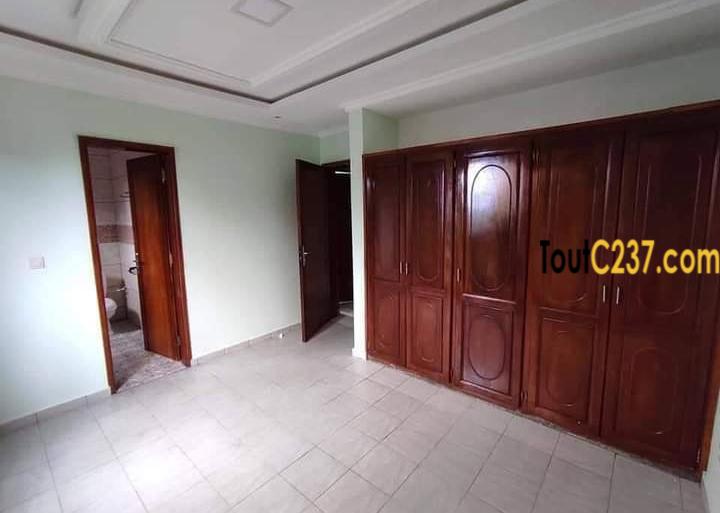 Appartement à Louer à Logpom Douala