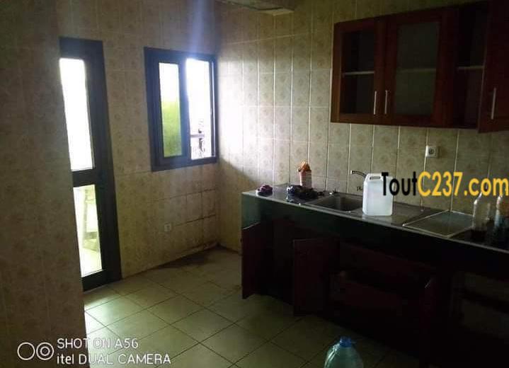 Studio moderne à louer à Bali, Douala
