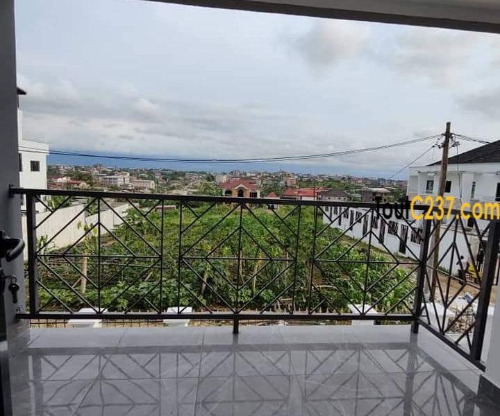 Maison en duplex à vendre à Yassa, Douala