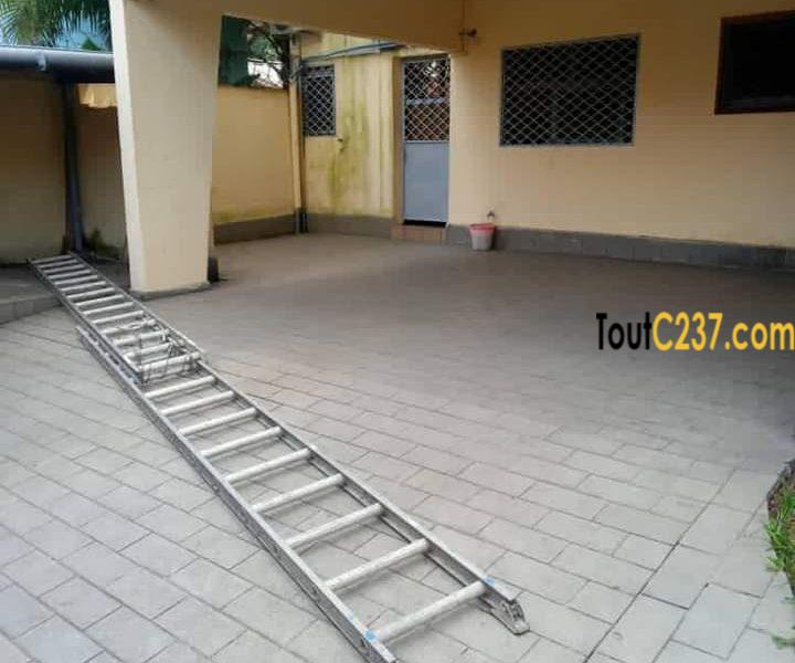 Maison en duplex à louer a Bonanjo