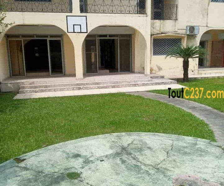 Maison en duplex à louer a Bonanjo