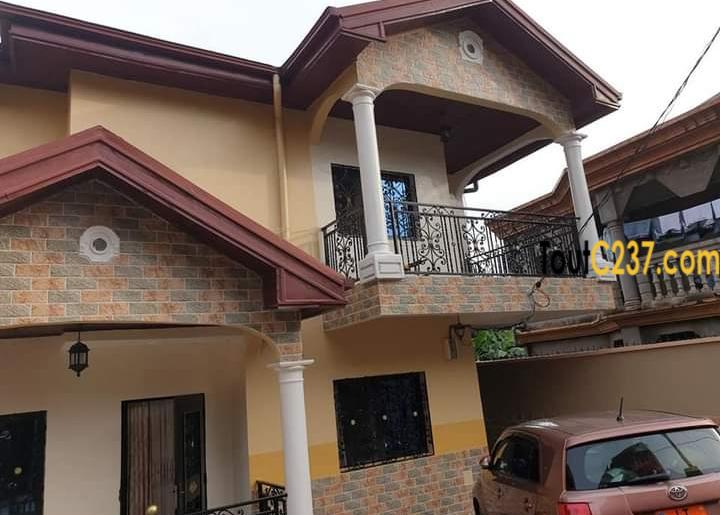 Maison en duplex à vendre à Makepe