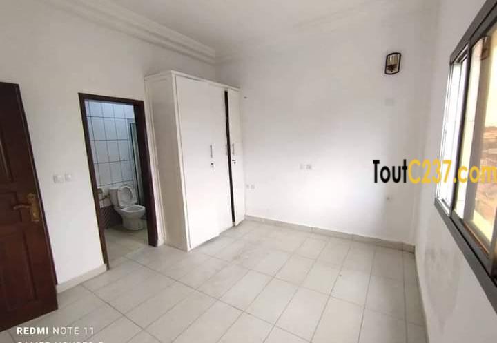 Appartement à louer à Bonamoussadi