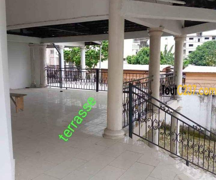 Maison en villa à louer à Logpom