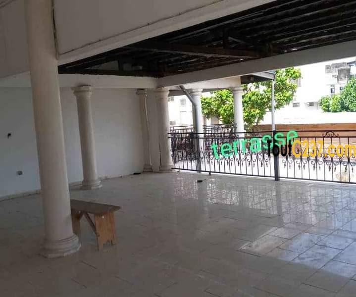 Maison en villa à louer à Logpom