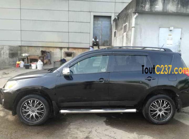 Toyota Rav4 à vendre à Douala