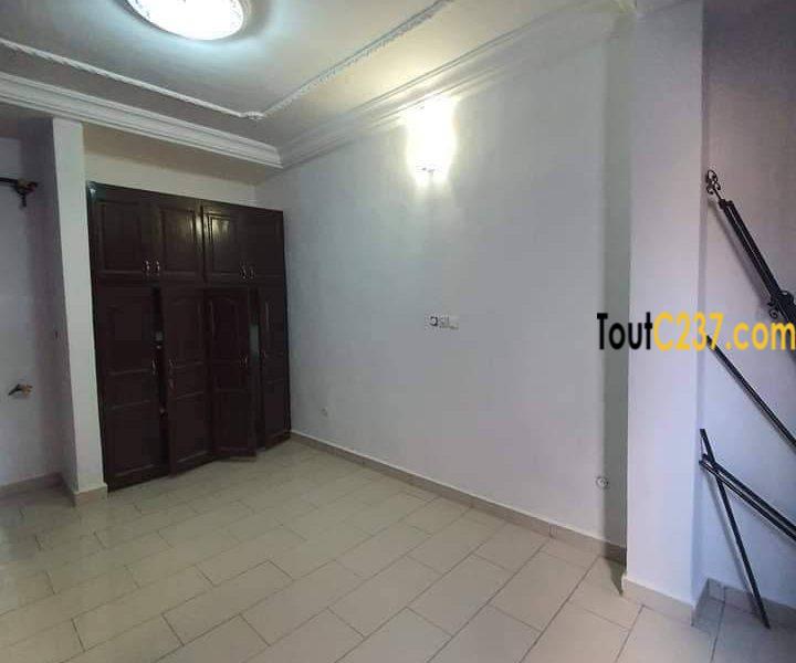 Appartement à louer à Bonamoussadi