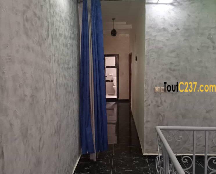 Appartement en duplex meublé à Makepe