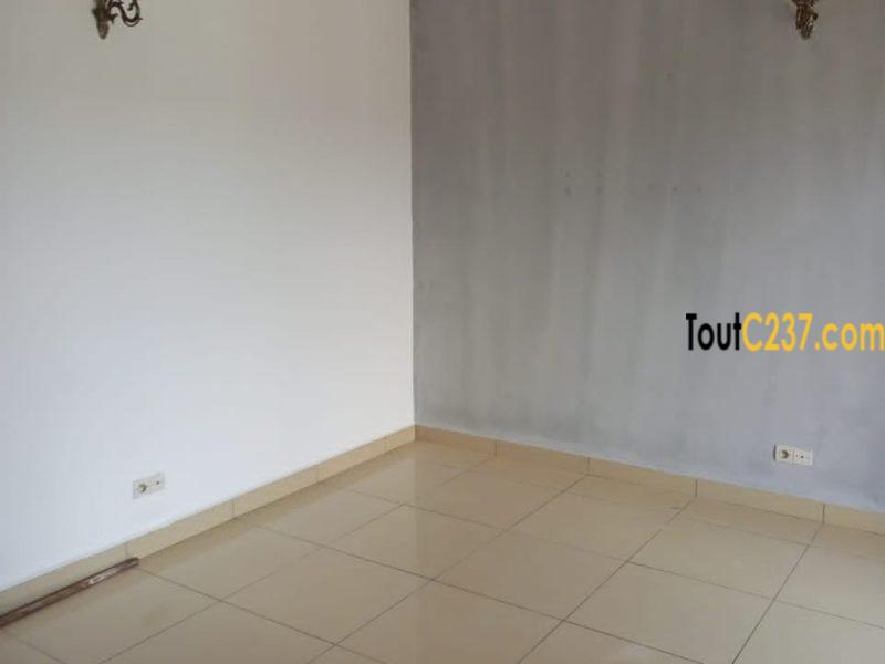 Studio moderne à louer à Logpom