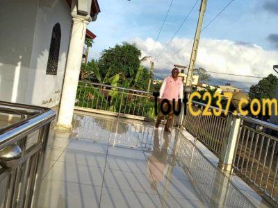 Immeuble R+1 à vendre a Pk12, Douala