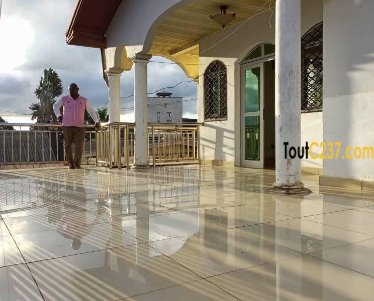 Immeuble R+1 à vendre a Pk12, Douala