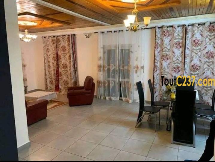 Studio Meublé à louer à Makepe