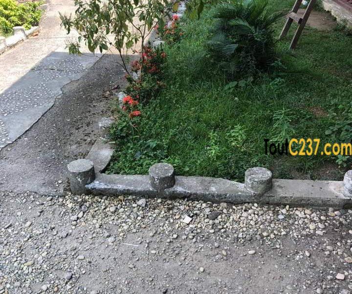 Maison en villa à louer à Makepe