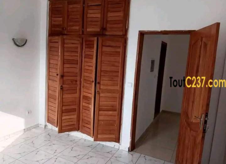 Studio moderne à louer à Akwa