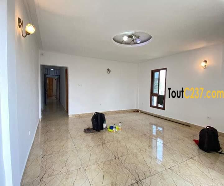 Appartement à louer à Logpom Douala