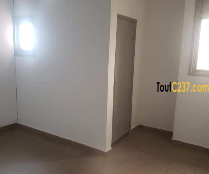 Plusieurs bureaux à louer à Bonamoussadi